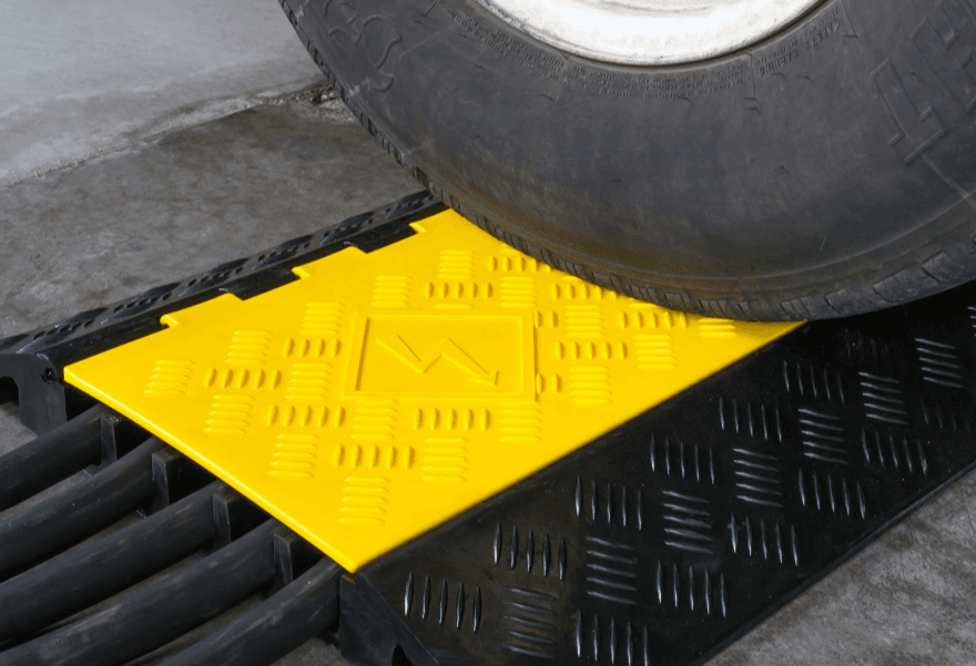 Hinged Lid and Diamond Plate Surface