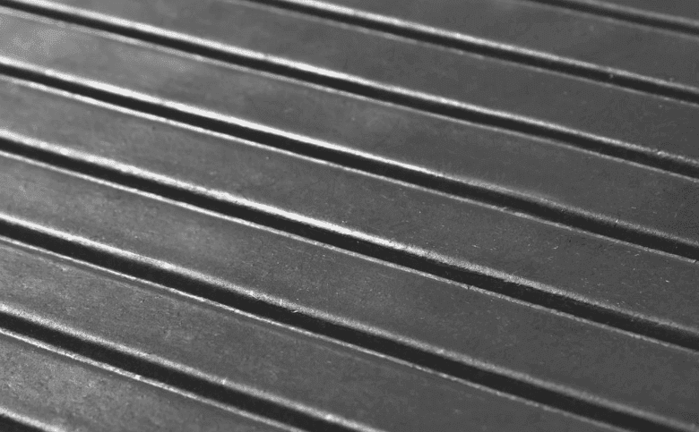 grooved threshold ramp surface