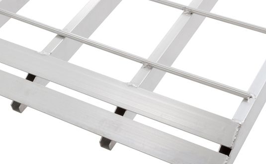 Serrated rungs for lightweight grip in all weather