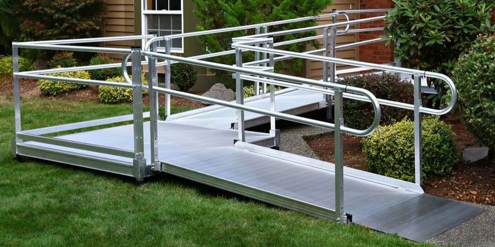 The Modular EZ-Access PATHWAY ramp has an incorporated landing for a 90-degree turn.