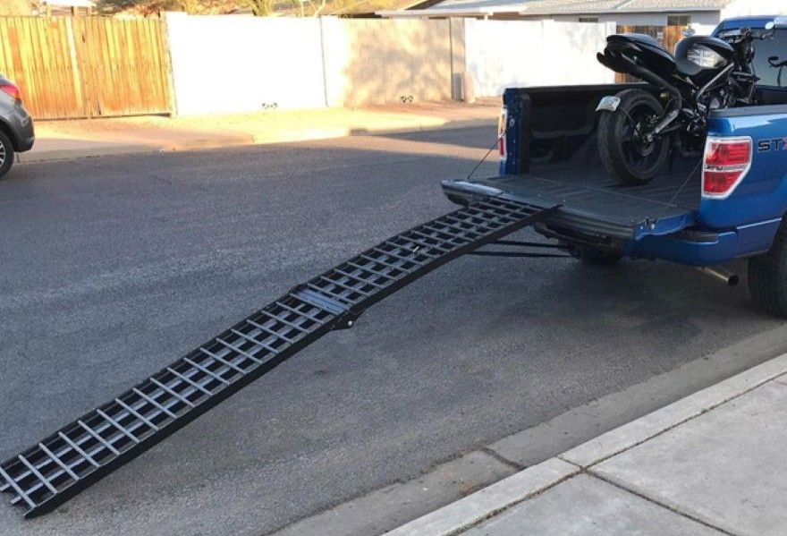 Arched motorcycle ramp with raised side rails