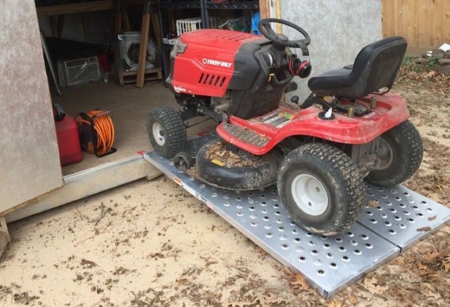 Punch plate surface on aluminum ATV ramp