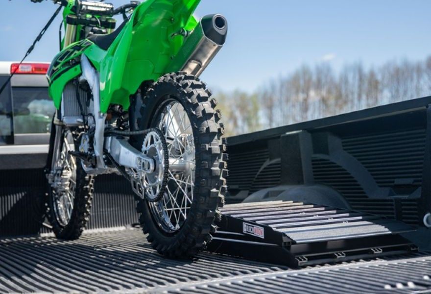 Folding heavy-duty motorcycle ramp