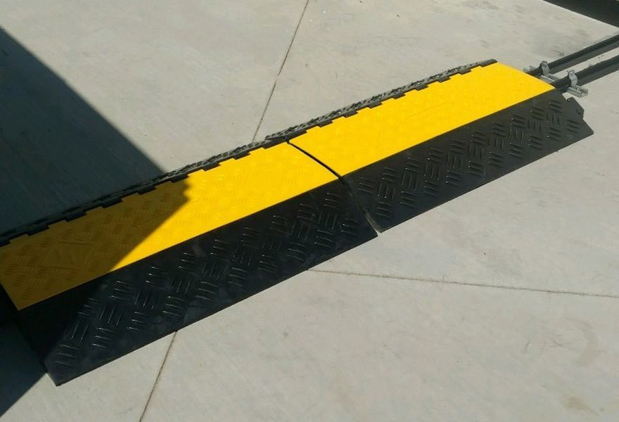 Two-channel rubber cable protector ramp