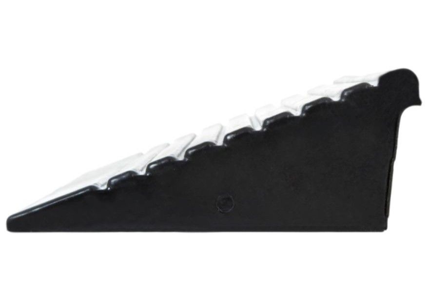 Rubber curb ramp with curved upper lip