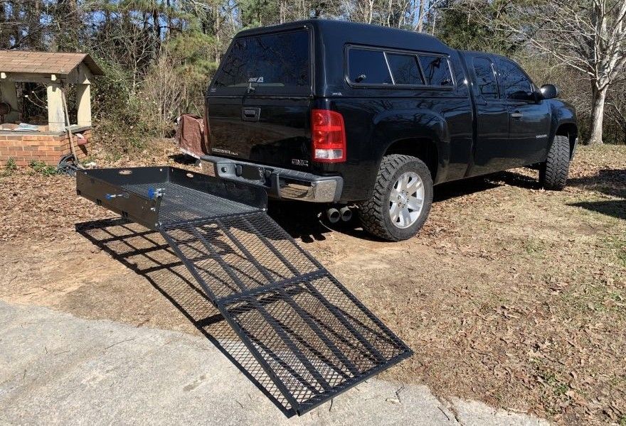 Extra-long loading ramp on hitch cargo carrier