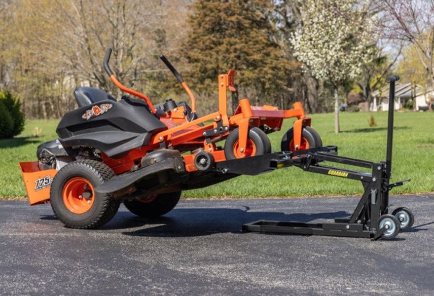 Hydraulic zero-turn mower lift with wheels