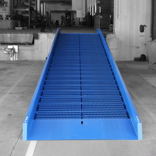 20SYS8436L-CORE 36 L x 84 W 20000 lb Cap Bluff Core Steel Yard Ramp